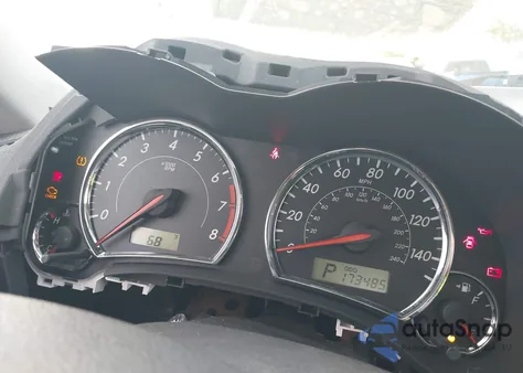 2011 Toyota Corolla S z USA, uszkodzony, nr VIN 2T1BU4EE4BC684732